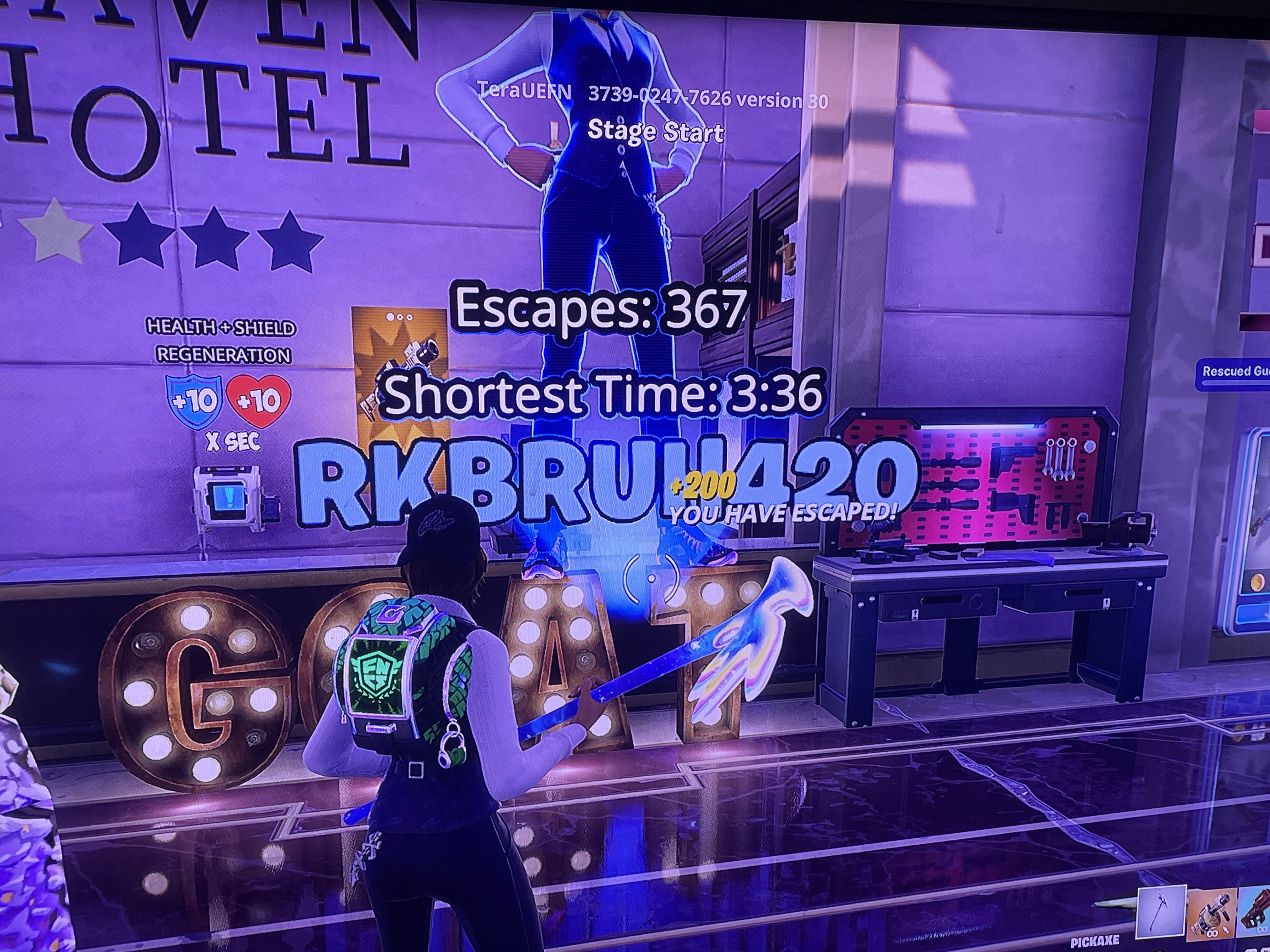 HH1 start-area stat display showing long-term run stats in the lobby